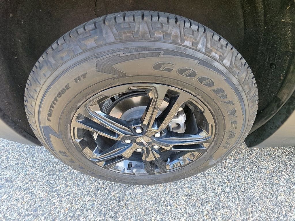 Used 2023 GMC Terrain AT4 image 35