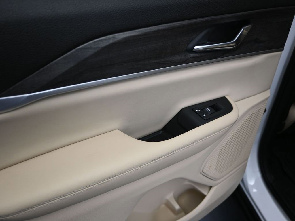 Used 2024 Jeep Grand Cherokee Limited w/ Luxury Tech Group II image 17