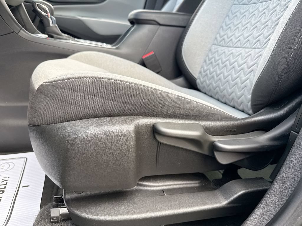 Used 2022 Chevrolet Equinox LS FWD image 12
