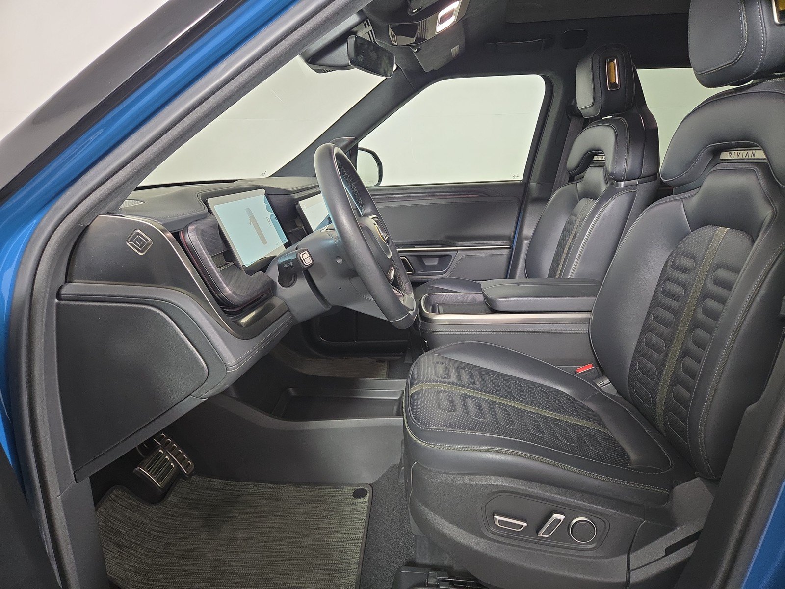 Used 2024 Rivian R1S Adventure AWD/4WD image 20
