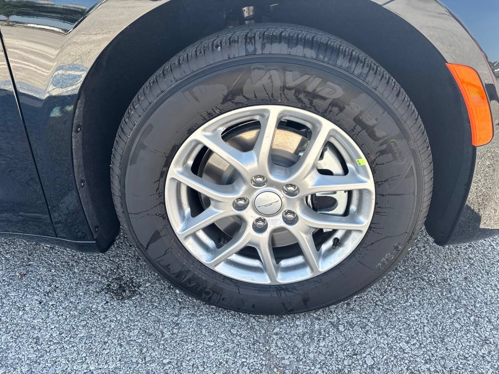 New 2027 Chrysler Pacifica Select FWD image 14