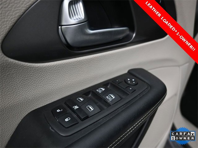 Used 2023 Chrysler Pacifica Touring-L image 10