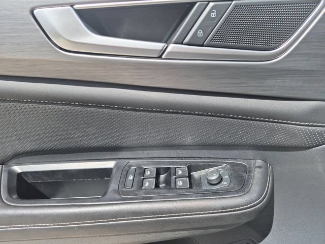 Used 2025 Volkswagen Atlas Cross Sport SE FWD image 13