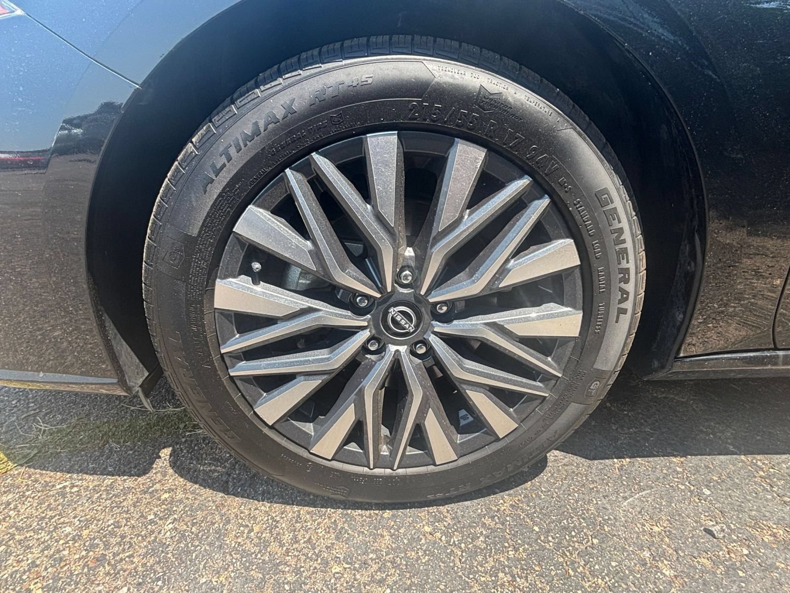 Used 2025 Nissan Altima 2.5 SV FWD image 27