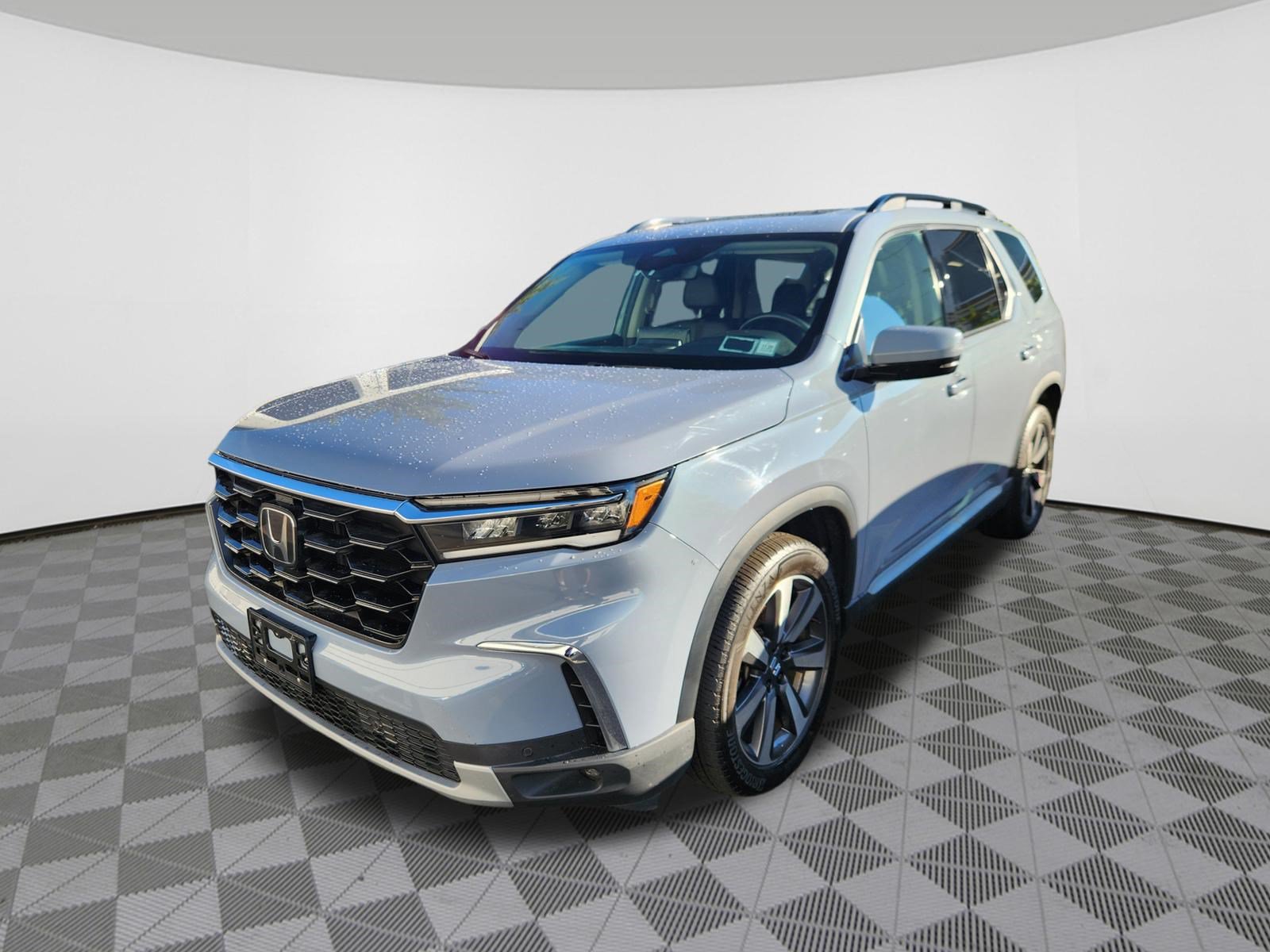 Certified 2024 Honda Pilot Touring image 2