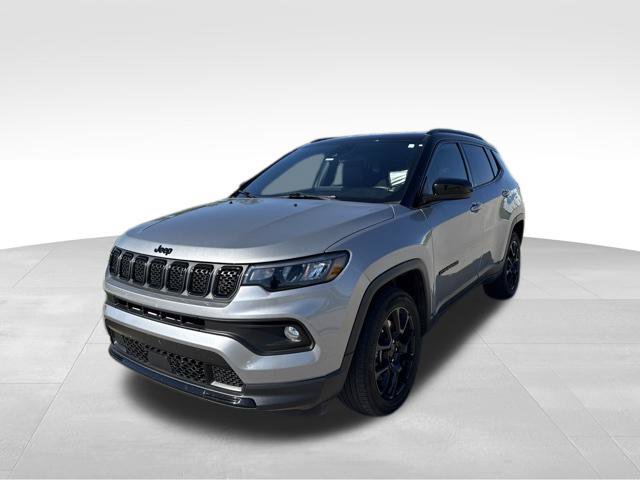Used 2024 Jeep Compass Latitude w/ Altitude Special Edition AWD/4WD image 7