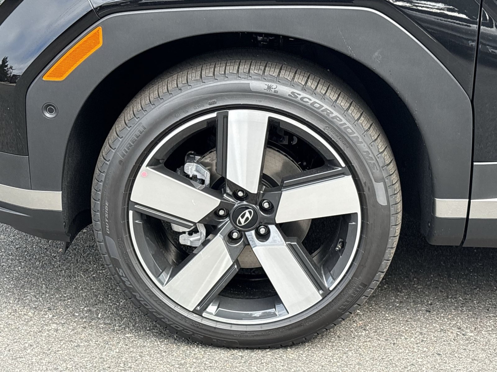 New 2027 Hyundai Santa Fe Limited FWD image 12