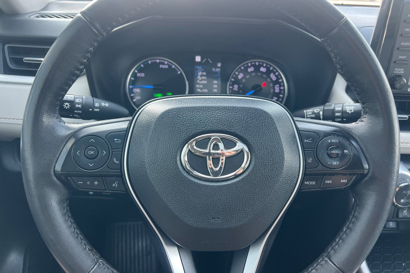 Used 2022 Toyota RAV4 XLE Premium image 23
