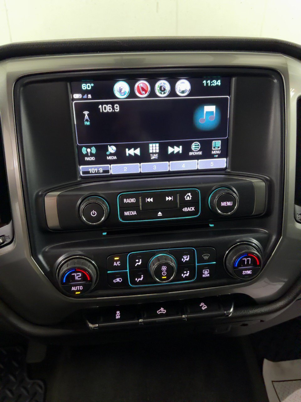 Used 2018 Chevrolet Silverado 1500 LT w/ All Star Edition AWD/4WD image 10