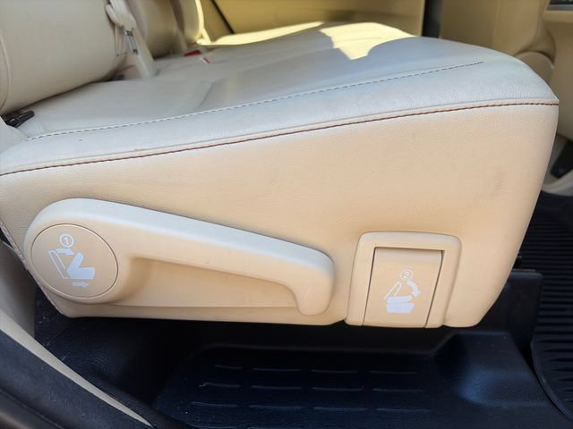 Used 2017 Toyota Highlander XLE AWD/4WD image 29
