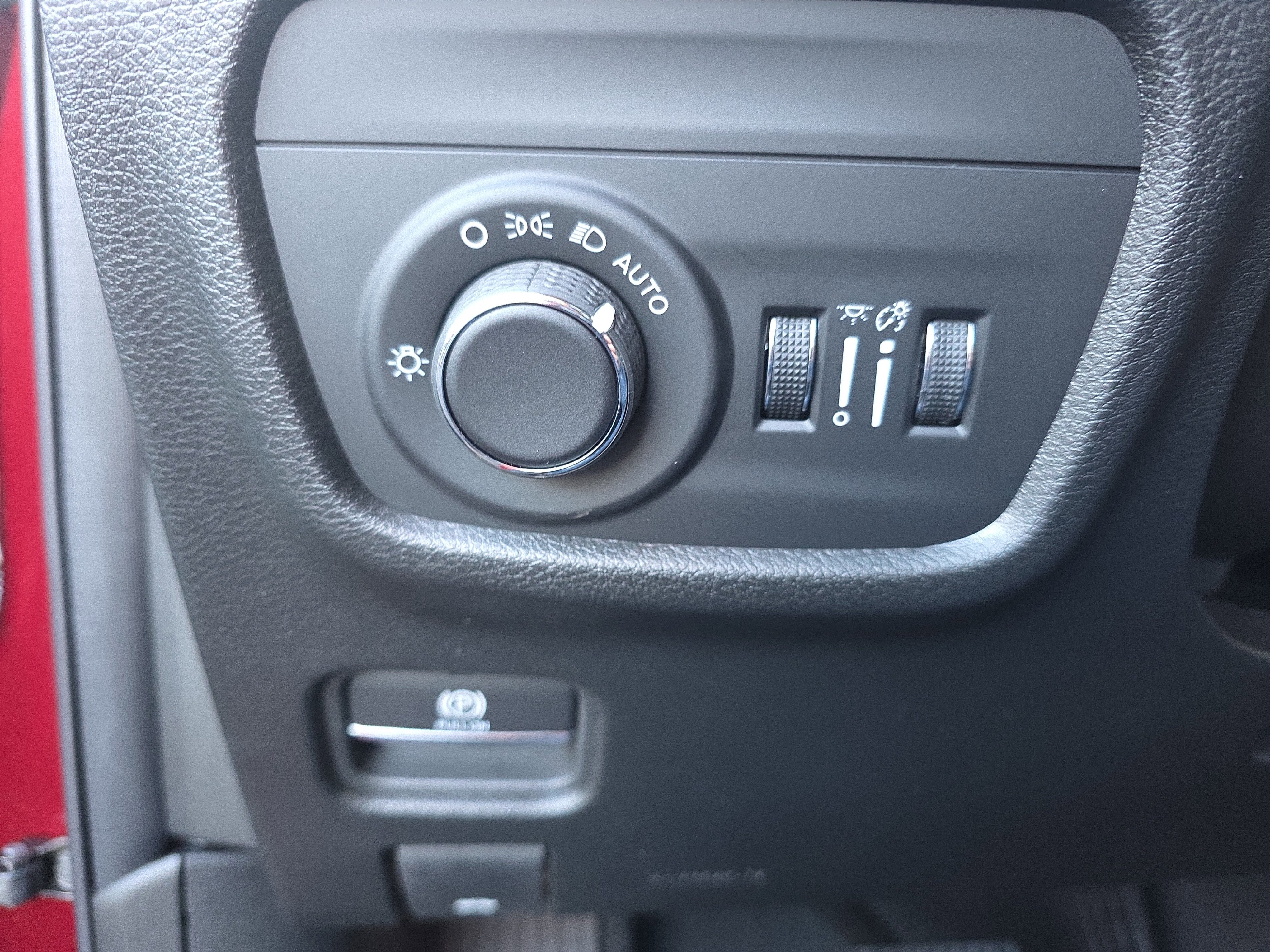 New 2025 Jeep Grand Cherokee Altitude image 11