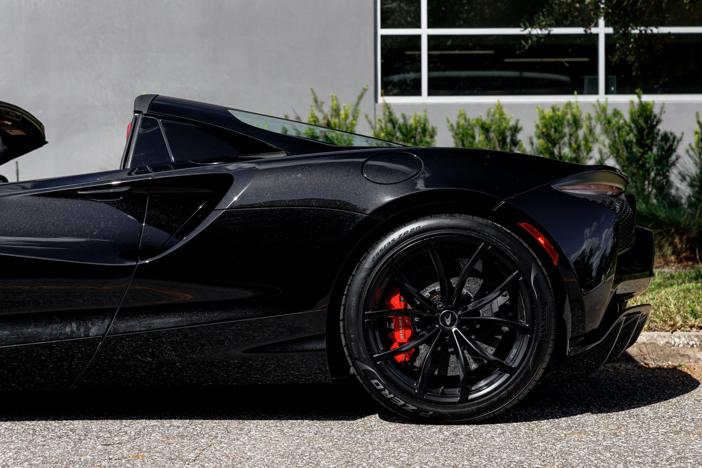 Used 2026 McLaren Artura Spider RWD image 4