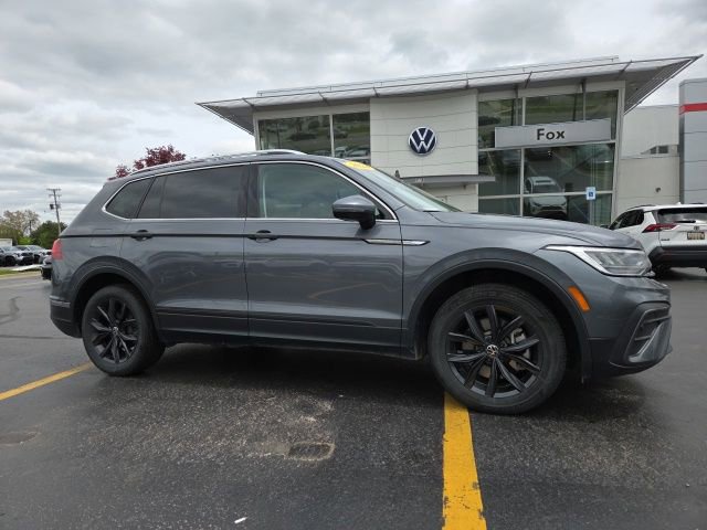 Used 2024 Volkswagen Tiguan SE w/ Panoramic Sunroof Package