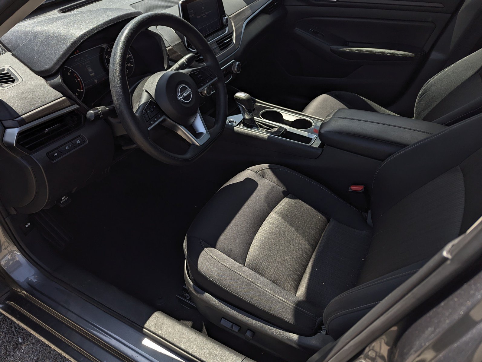 Used 2024 Nissan Altima 2.5 SV FWD image 8