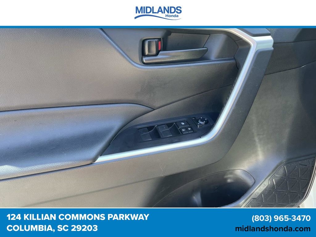 Used 2021 Toyota RAV4 LE FWD image 13