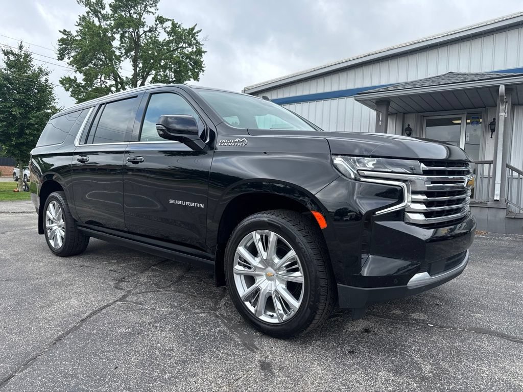 Used 2023 Chevrolet Suburban High Country w/ LPO, Illumination Package AWD/4WD image 4