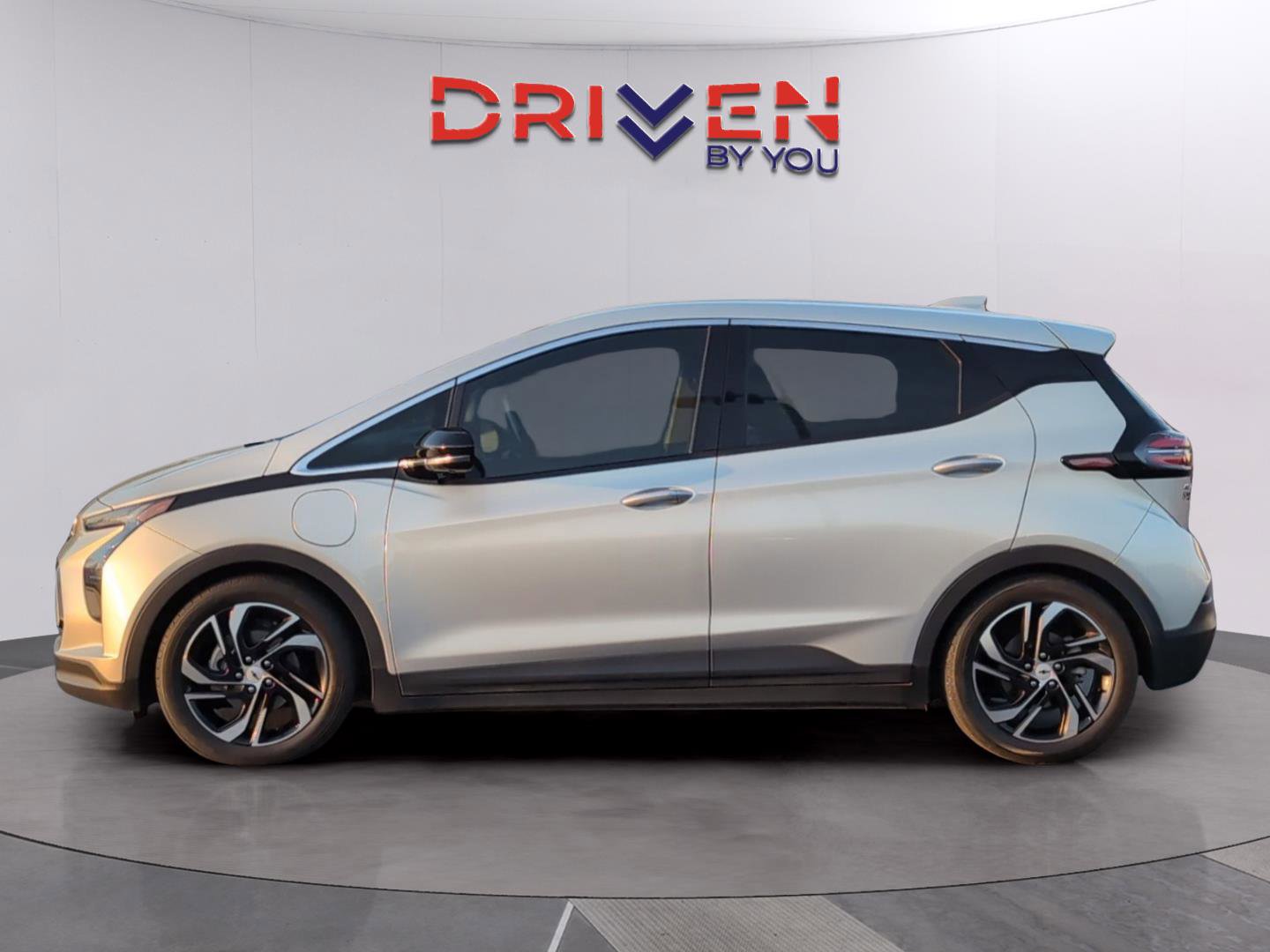 Used 2022 Chevrolet Bolt LT w/ Infotainment Package image 2