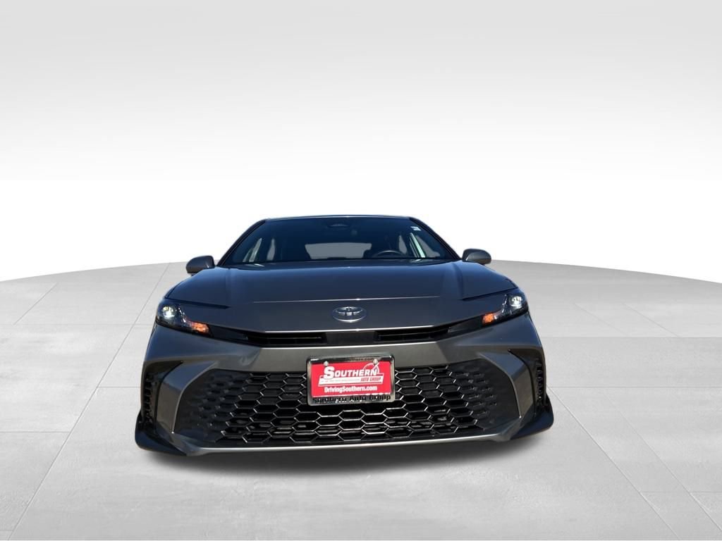 Used 2025 Toyota Camry SE image 8