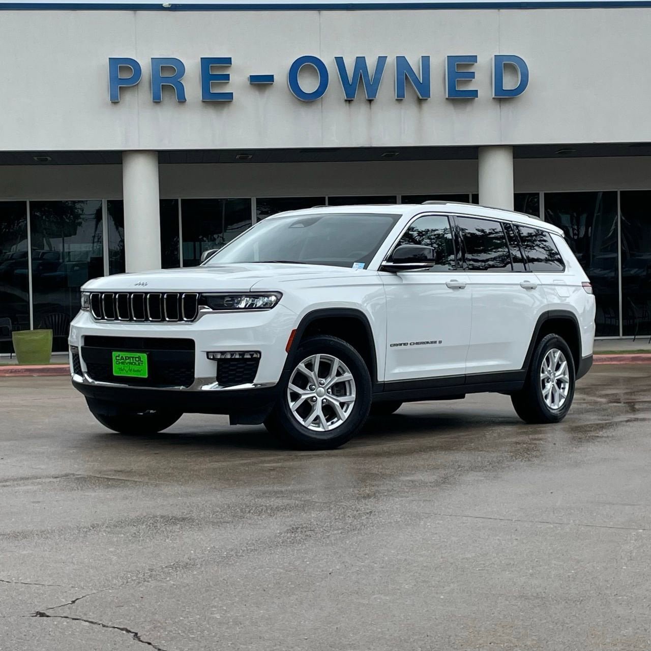 Used 2023 Jeep Grand Cherokee L Limited AWD/4WD image 2