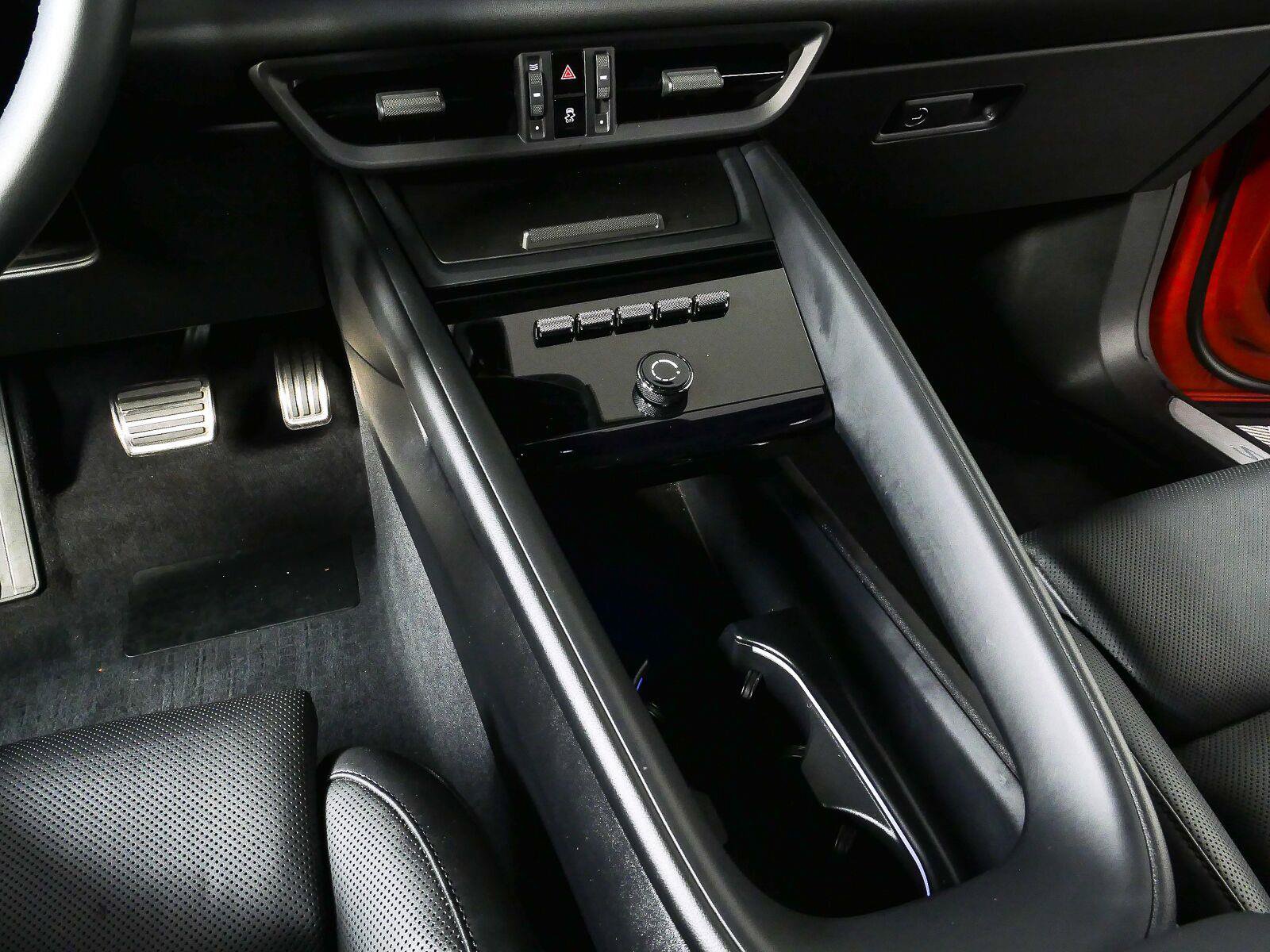 Certified 2025 Porsche Macan 4S Electric AWD/4WD image 17