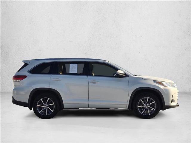 Used 2017 Toyota Highlander XLE image 4