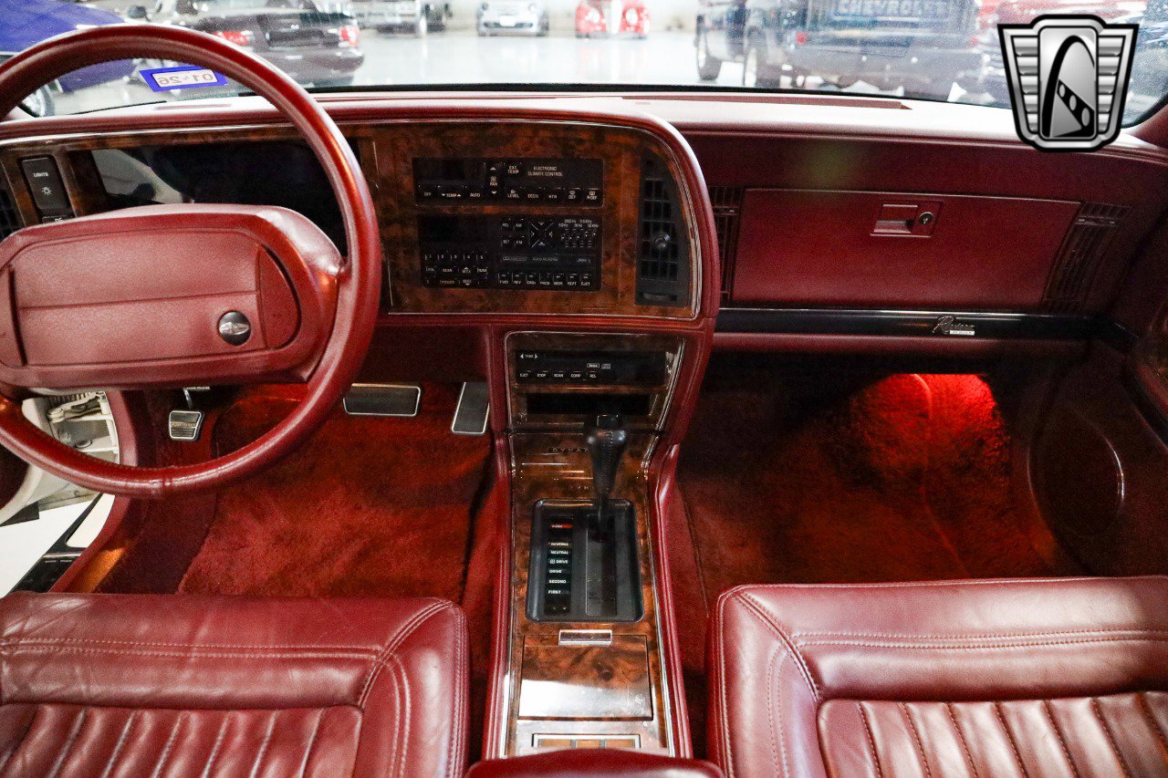 Used 1991 Buick Riviera Coupe image 21