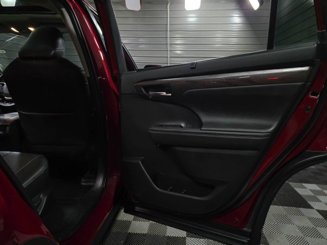 Used 2020 Toyota Highlander Limited image 36