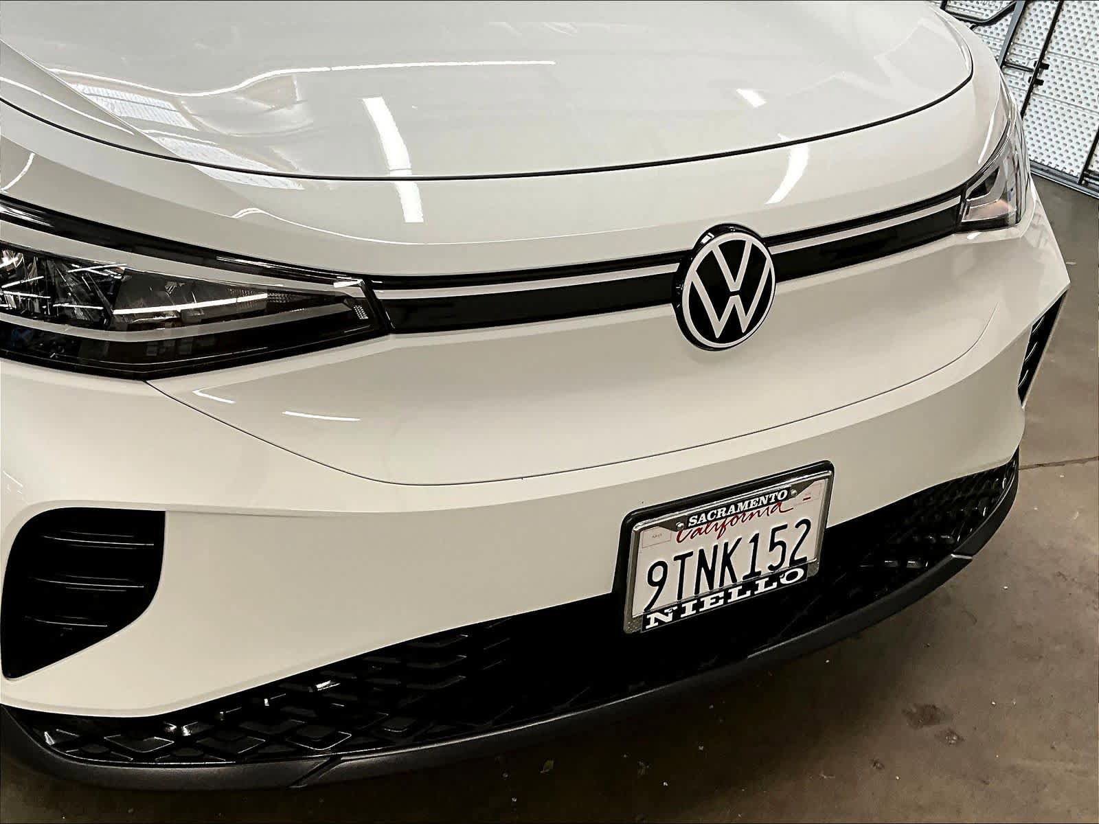 Certified 2024 Volkswagen ID.4 2WD image 31