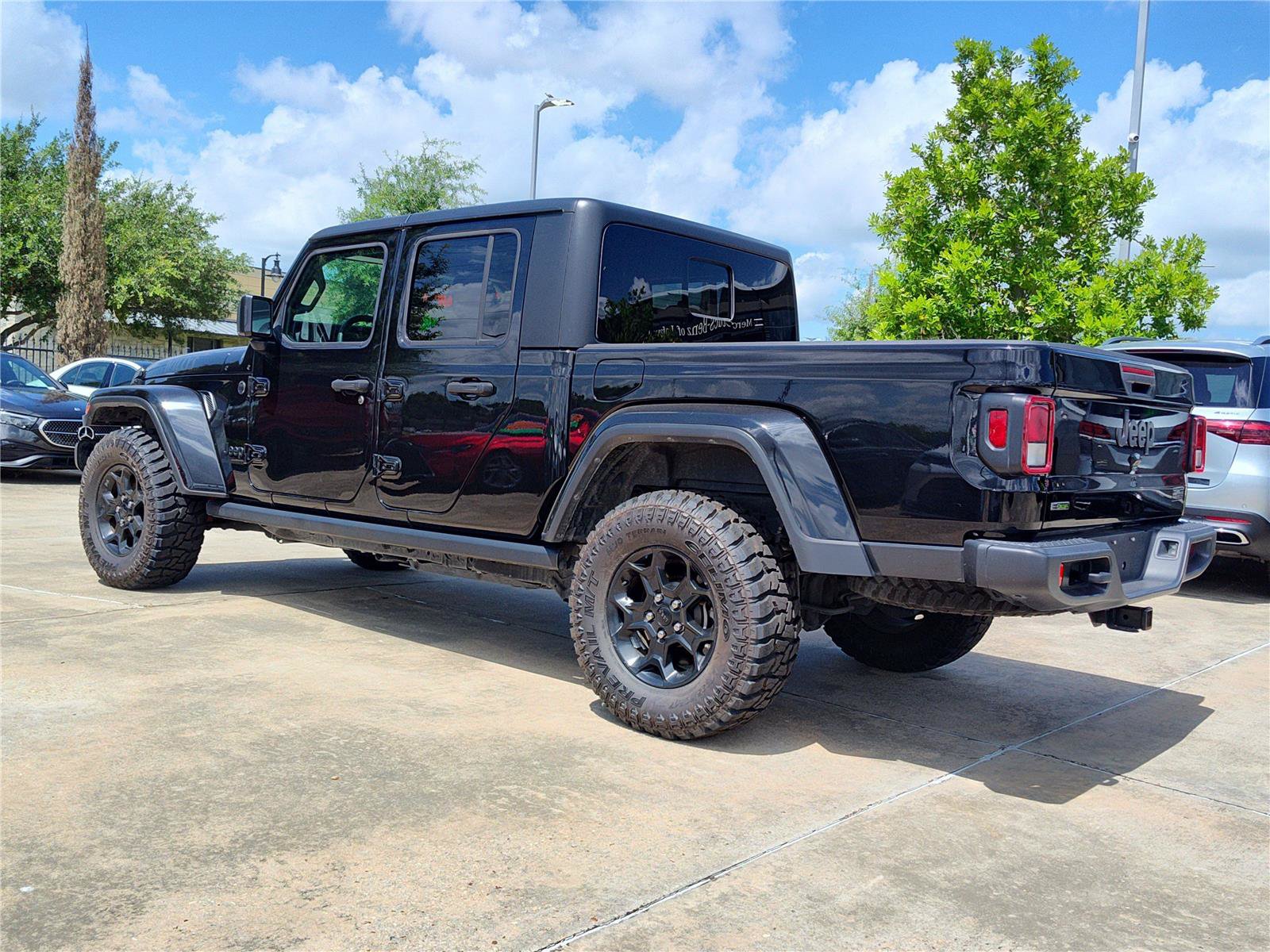 Used 2023 Jeep Gladiator Sport AWD/4WD image 4