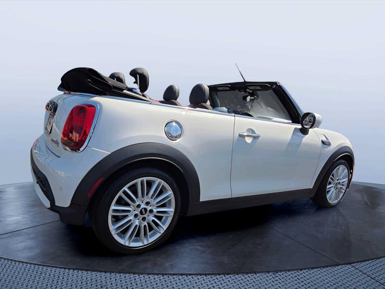 Used 2024 MINI Cooper S FWD image 6