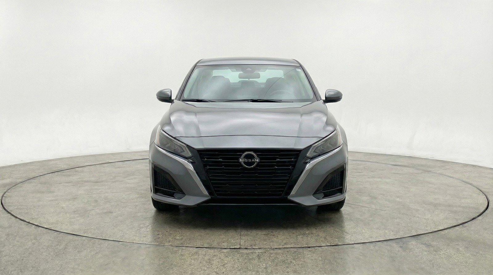 Used 2025 Nissan Altima 2.5 SV FWD image 2