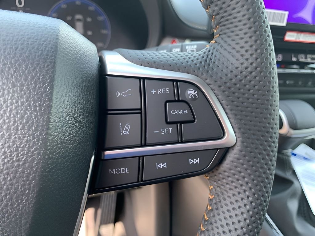 Used 2025 Toyota Sienna XLE Woodland Edition image 26