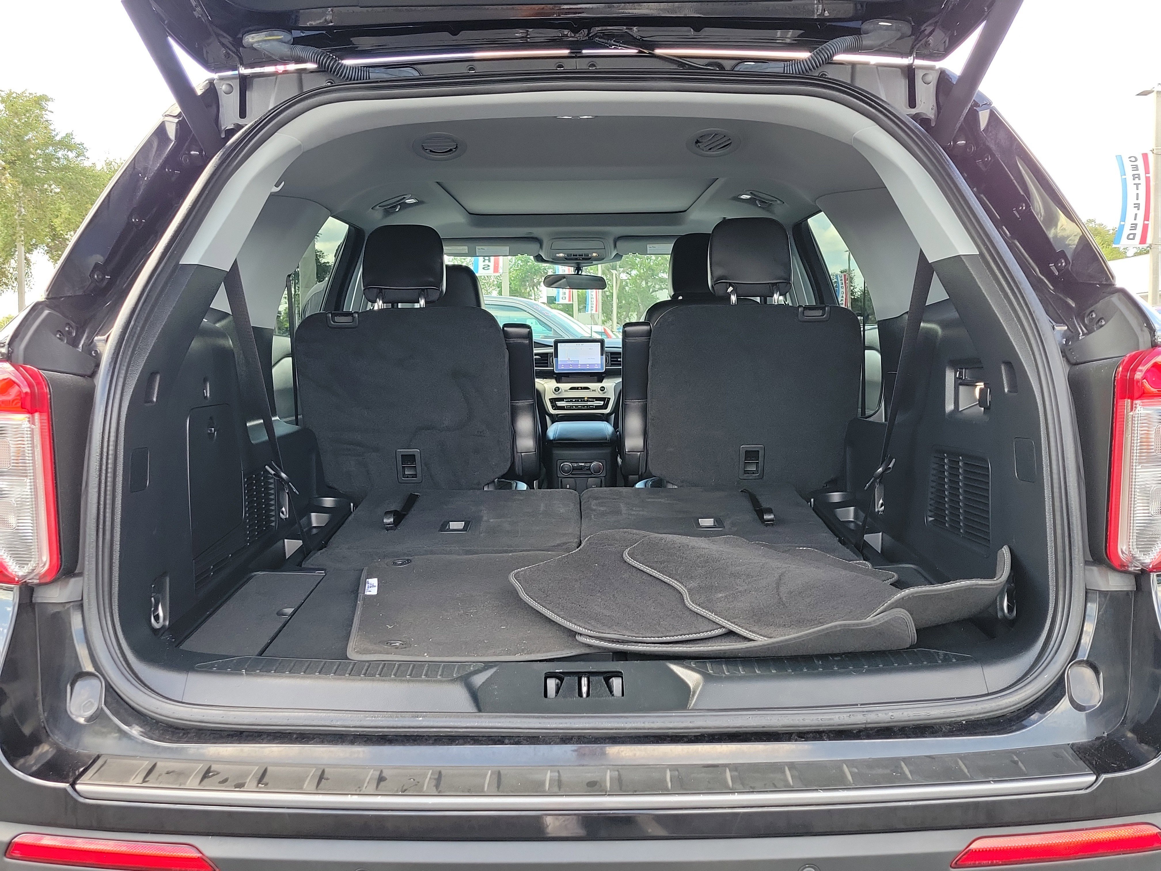 Certified 2023 Ford Explorer XLT w/ Equipment Group 202A AWD/4WD image 10