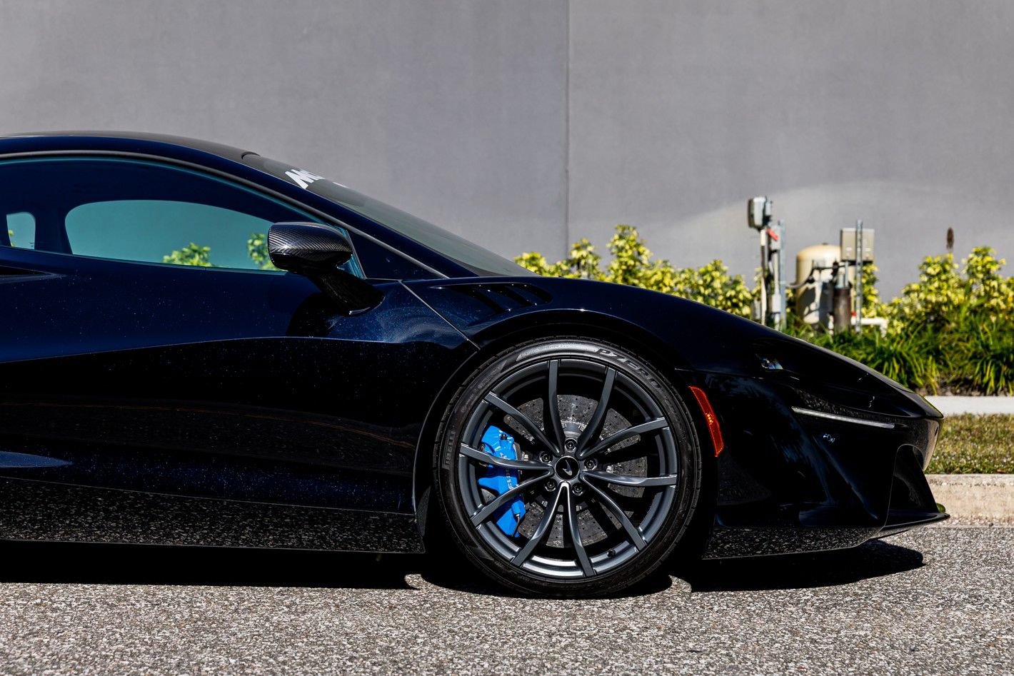Used 2023 McLaren Artura RWD image 6