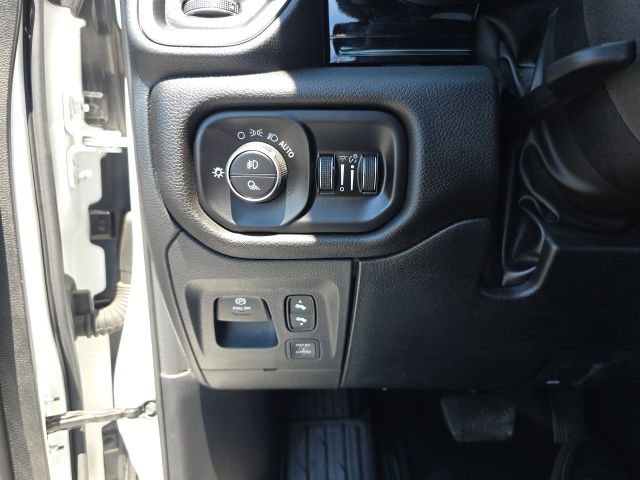 Used 2025 RAM 1500 Laramie w/ Advanced Safety Group II AWD/4WD image 22