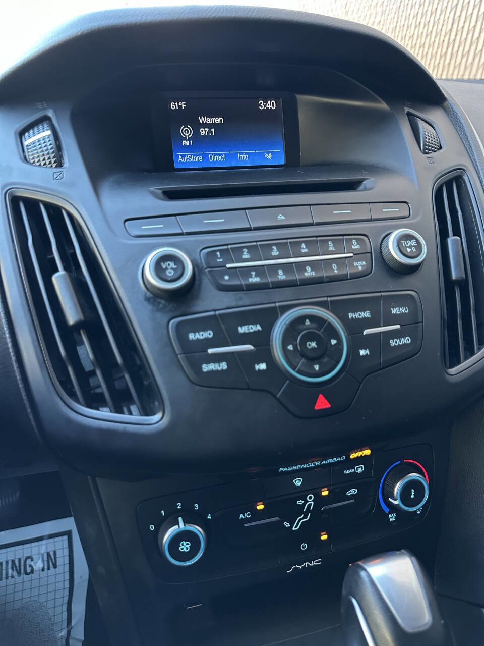 Used 2016 Ford Focus SE w/ SE Sport Package image 15