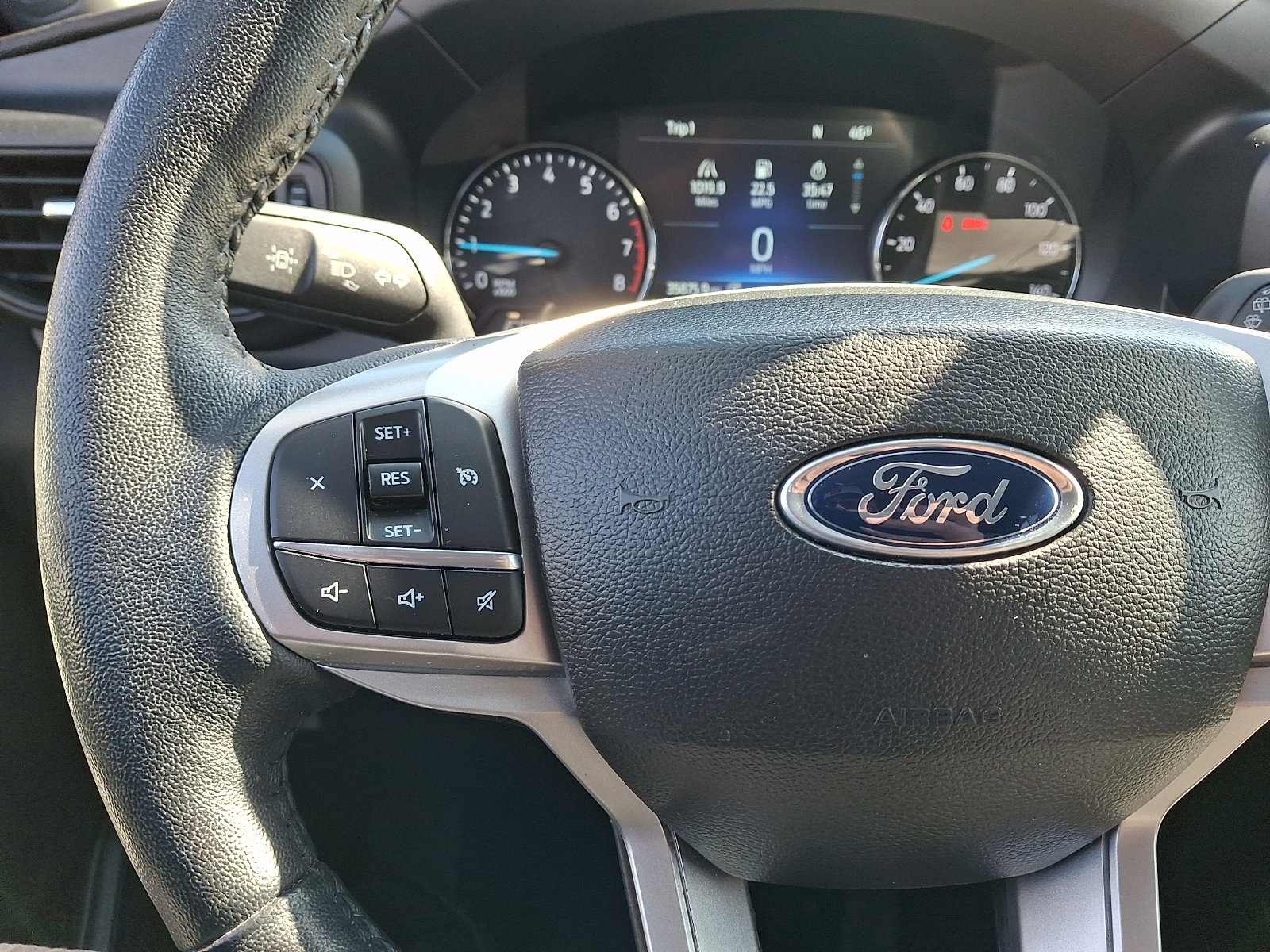 Used 2023 Ford Explorer XLT AWD/4WD image 21