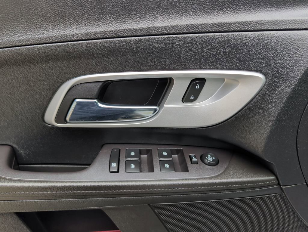 Used 2017 Chevrolet Equinox LT w/ Convenience Package image 10