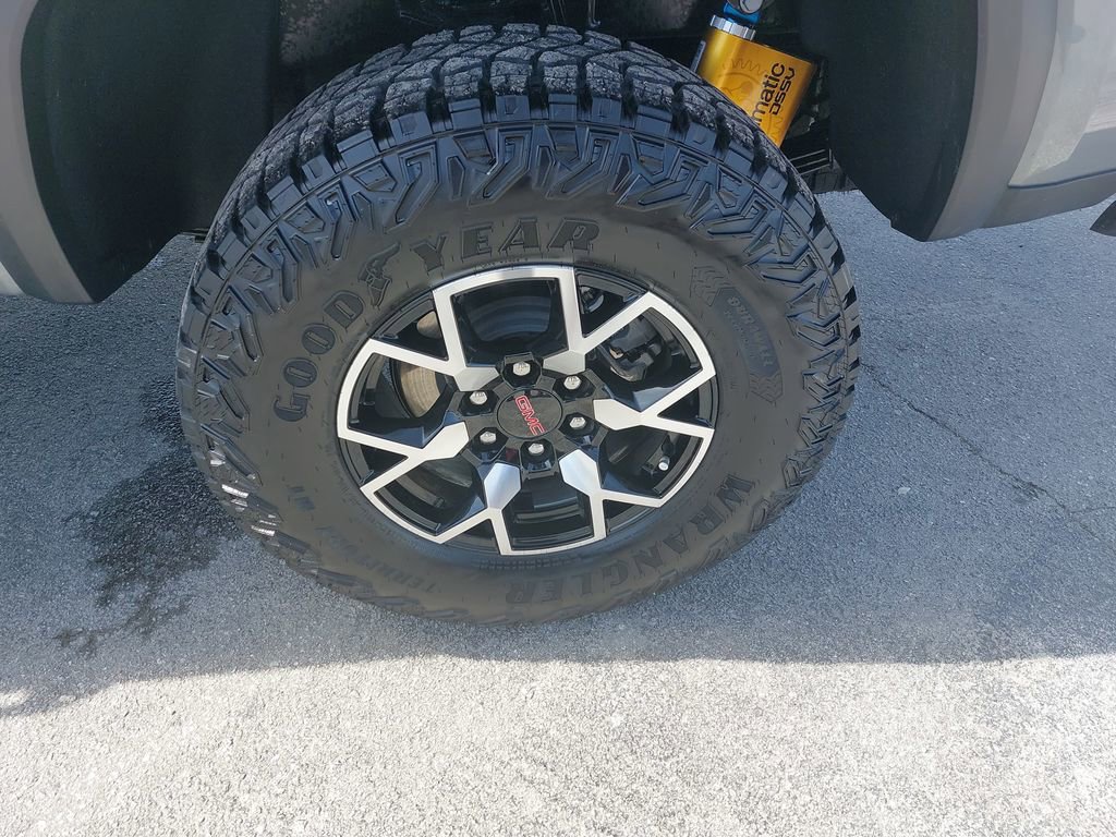 Used 2025 GMC Canyon AT4 w/ AT4X Package image 30