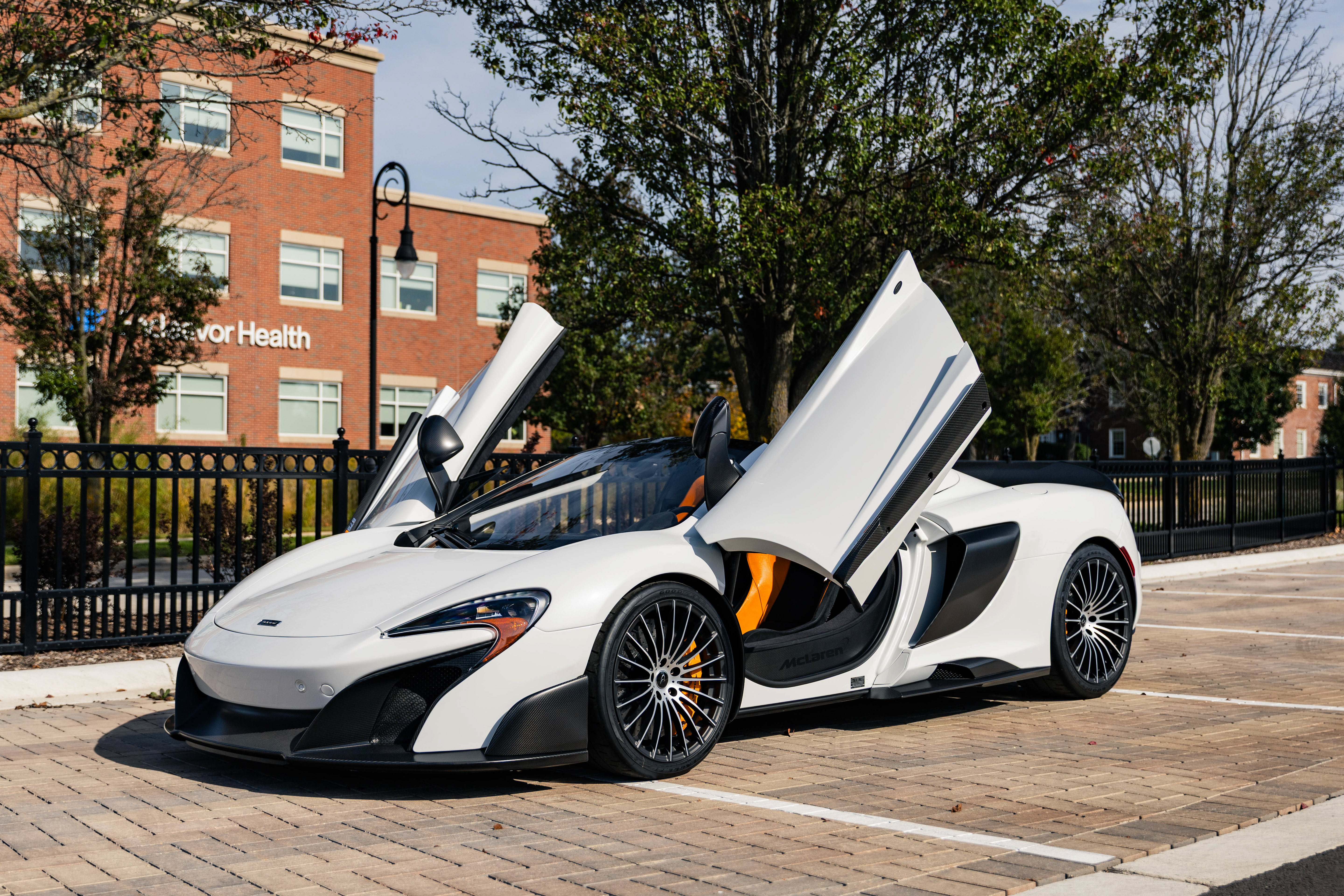 Used 2016 McLaren 675LT Spider RWD image 38