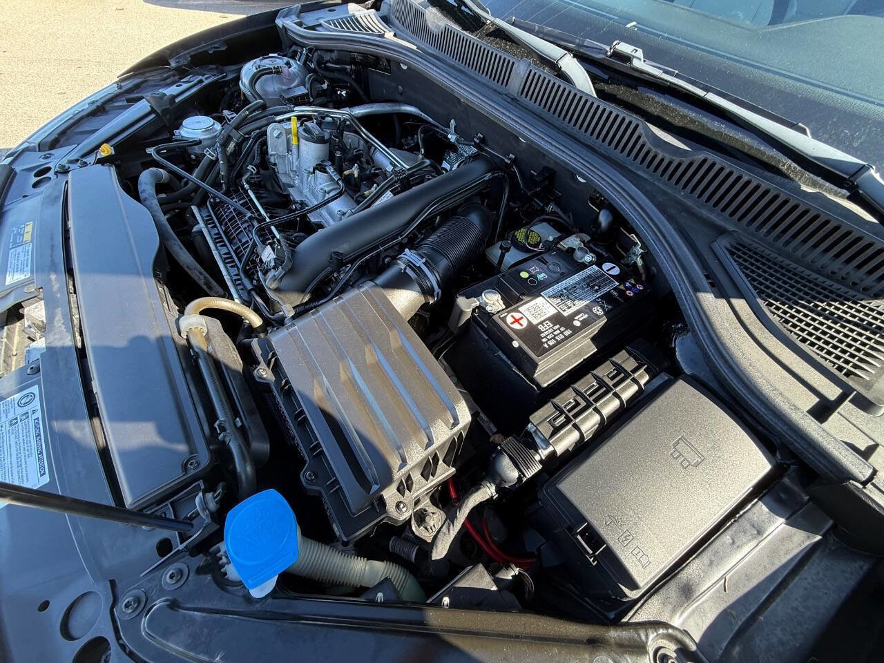 Used 2019 Volkswagen Jetta R-Line FWD image 28