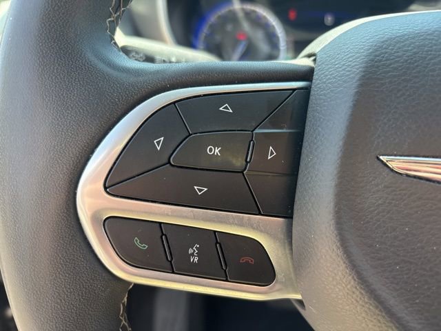 Used 2023 Chrysler Pacifica Touring-L image 29