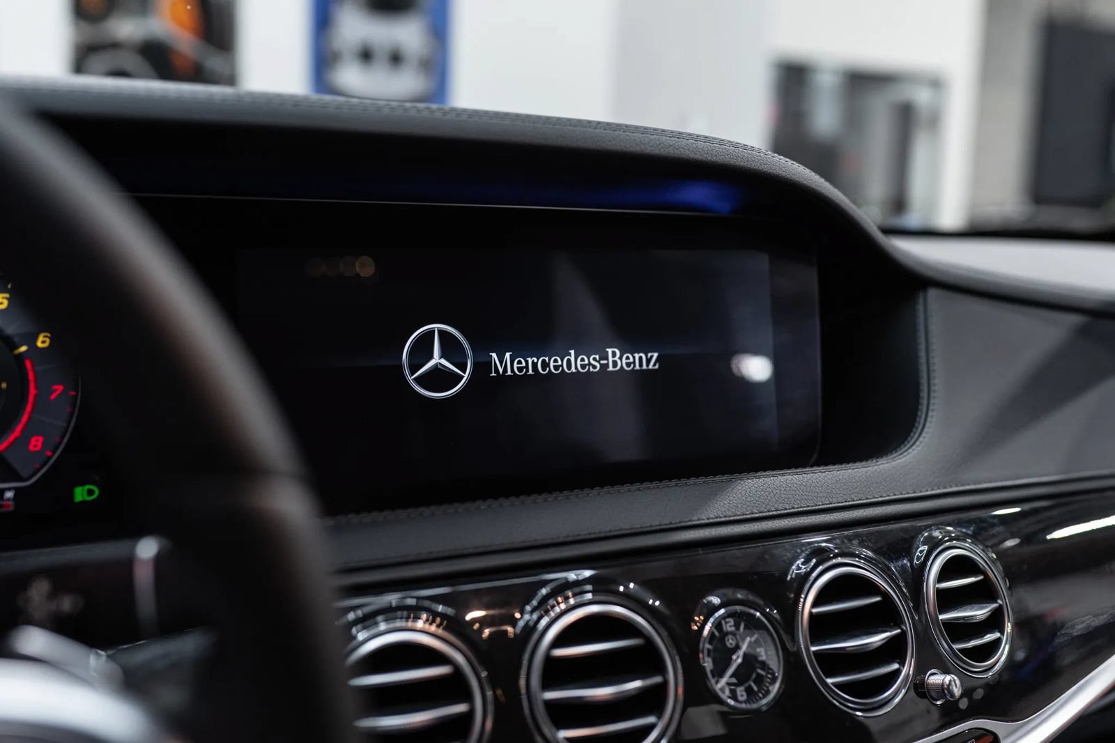Used 2019 Mercedes-Benz S 560 Sedan image 30