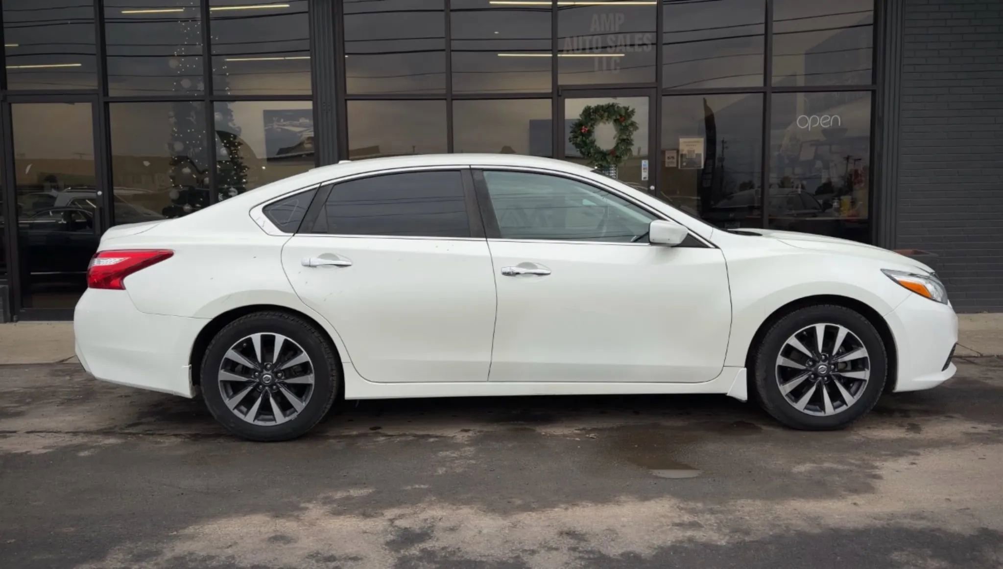 Used 2016 Nissan Altima 2.5 SV image 2