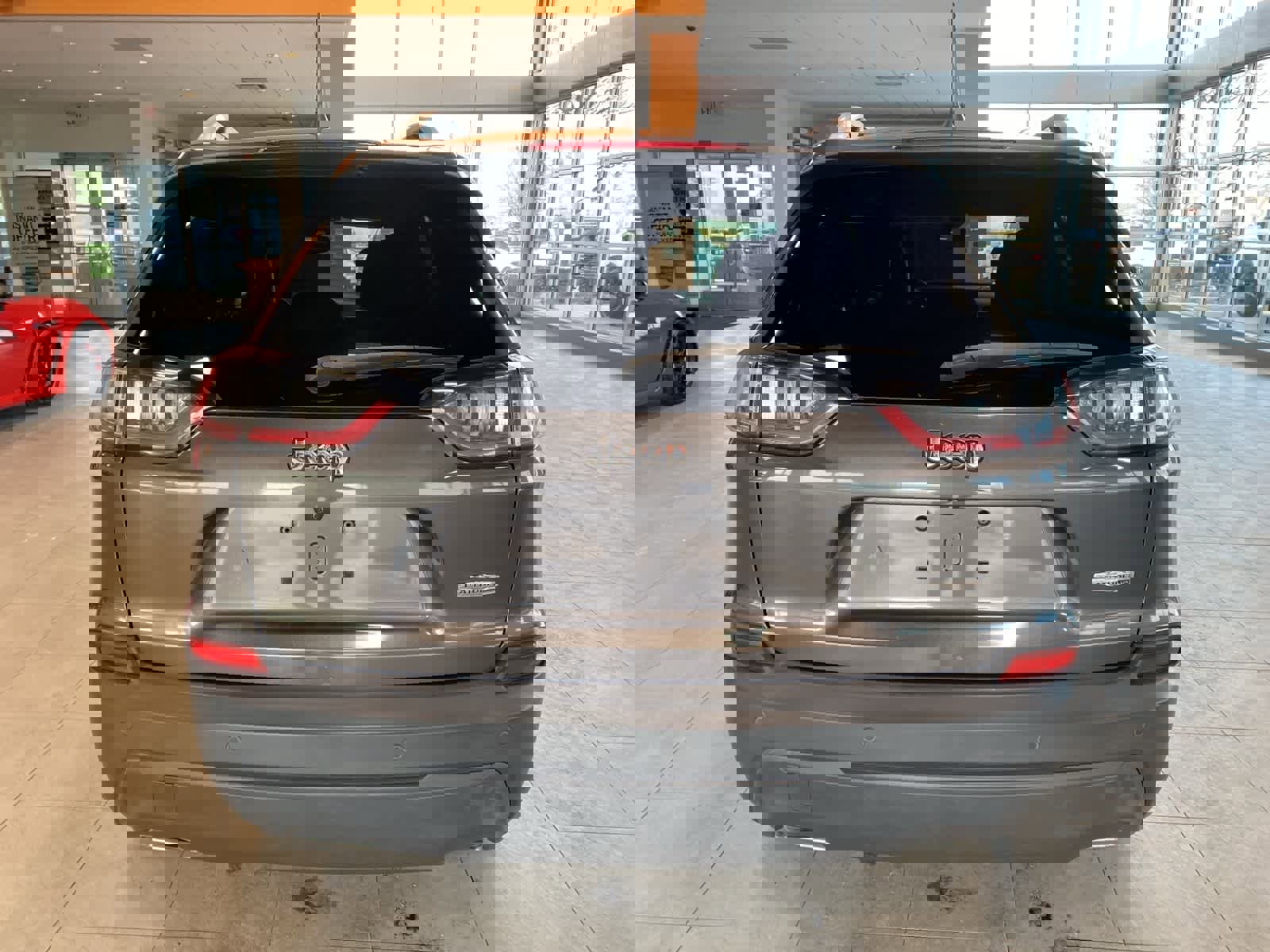 Used 2021 Jeep Cherokee Latitude Lux w/ Comfort/Convenience Group image 4