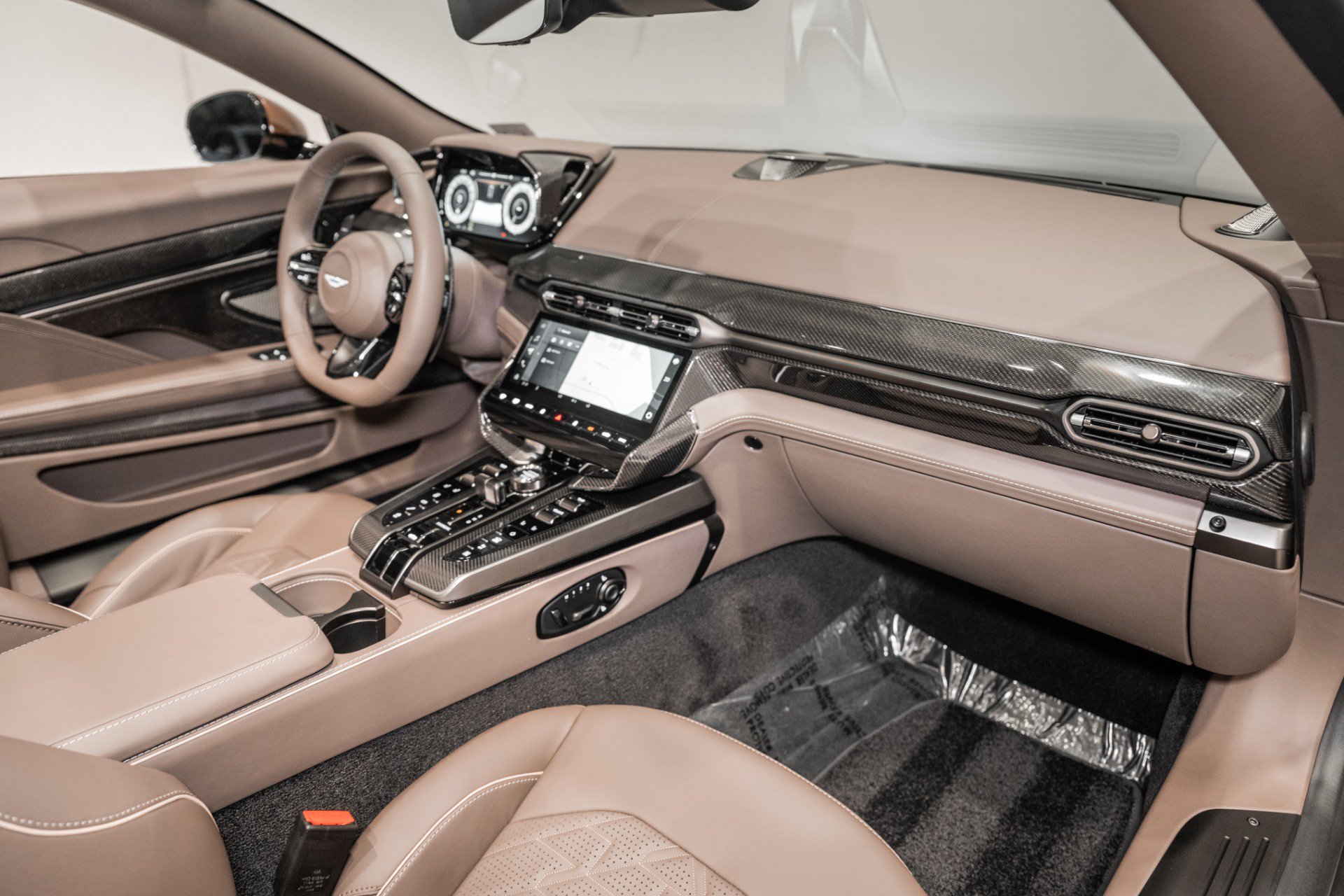 New 2026 Aston Martin Vanquish Convertible RWD image 16