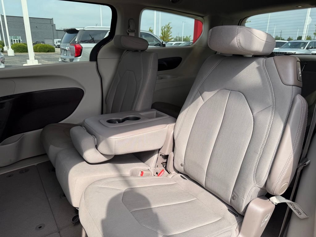 Used 2017 Chrysler Pacifica Touring FWD image 25