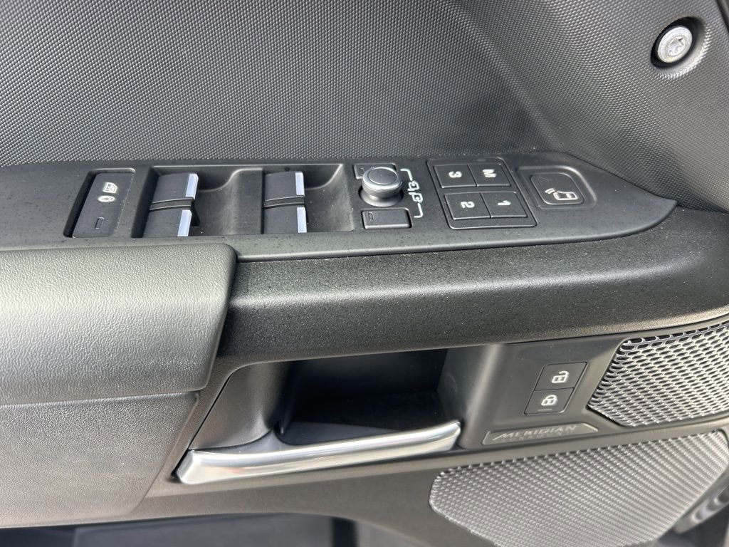 Used 2023 Land Rover Defender 110 V8 image 4