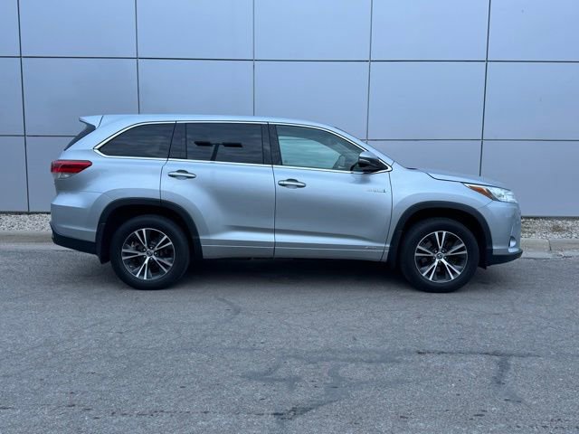 Certified 2017 Toyota Highlander LE w/ Carpet Mat Package AWD/4WD image 35