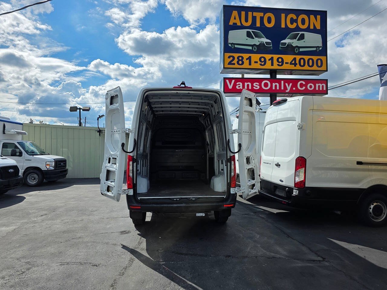 Used 2021 Mercedes-Benz Sprinter 2500 w/ Driver Convenience Package image 12